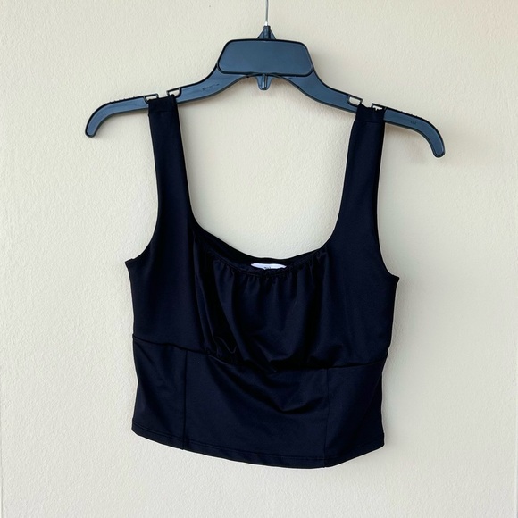 LIVE IN THE MOMENT Black Cropped Tank Top - Picture 1 of 3